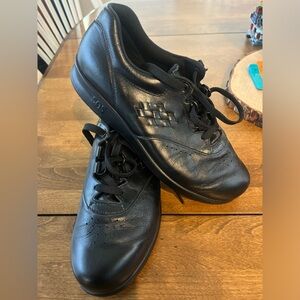SAS San Antonio Shoes Black Leather Walking Comfortable Free Time Final Price